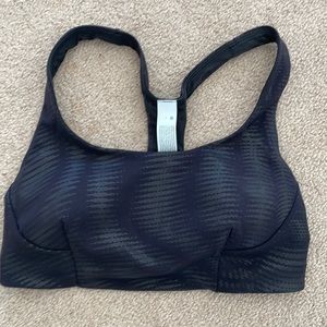 Lululemon wunder train bra size 6